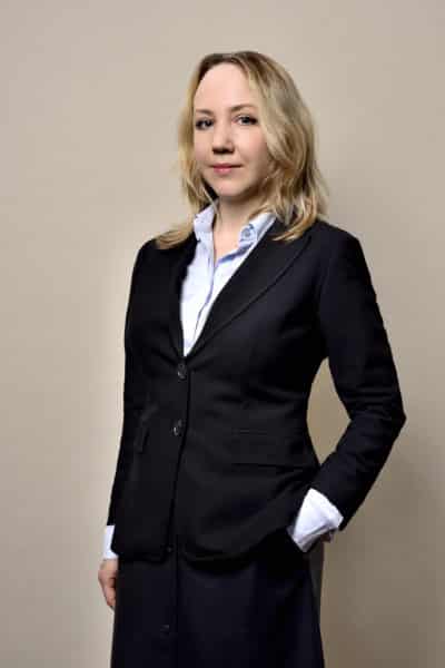 Yulia K. photographiée par Thomas L. Duclert, photographe professionnel de portrait à Paris pour CV, Linkedin, site web...
