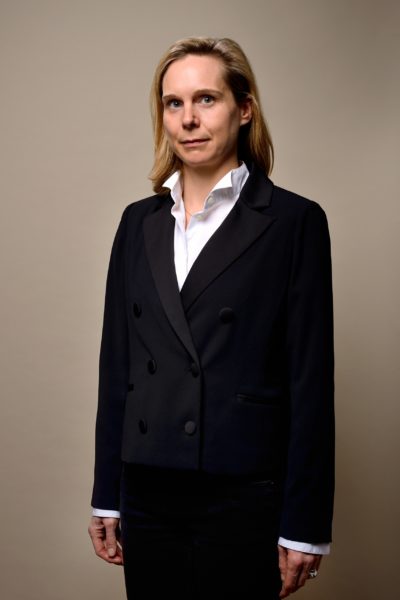 Dora Jurd de G. photographiée par Thomas L. Duclert, photographe professionnel de portrait à Paris pour CV, Linkedin, site web...